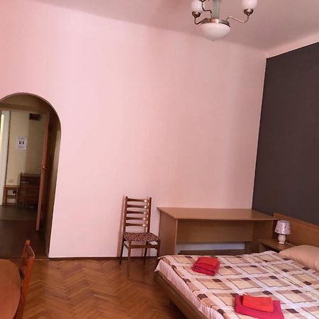 Apartment On Svobody Avenue Λβιβ Εξωτερικό φωτογραφία