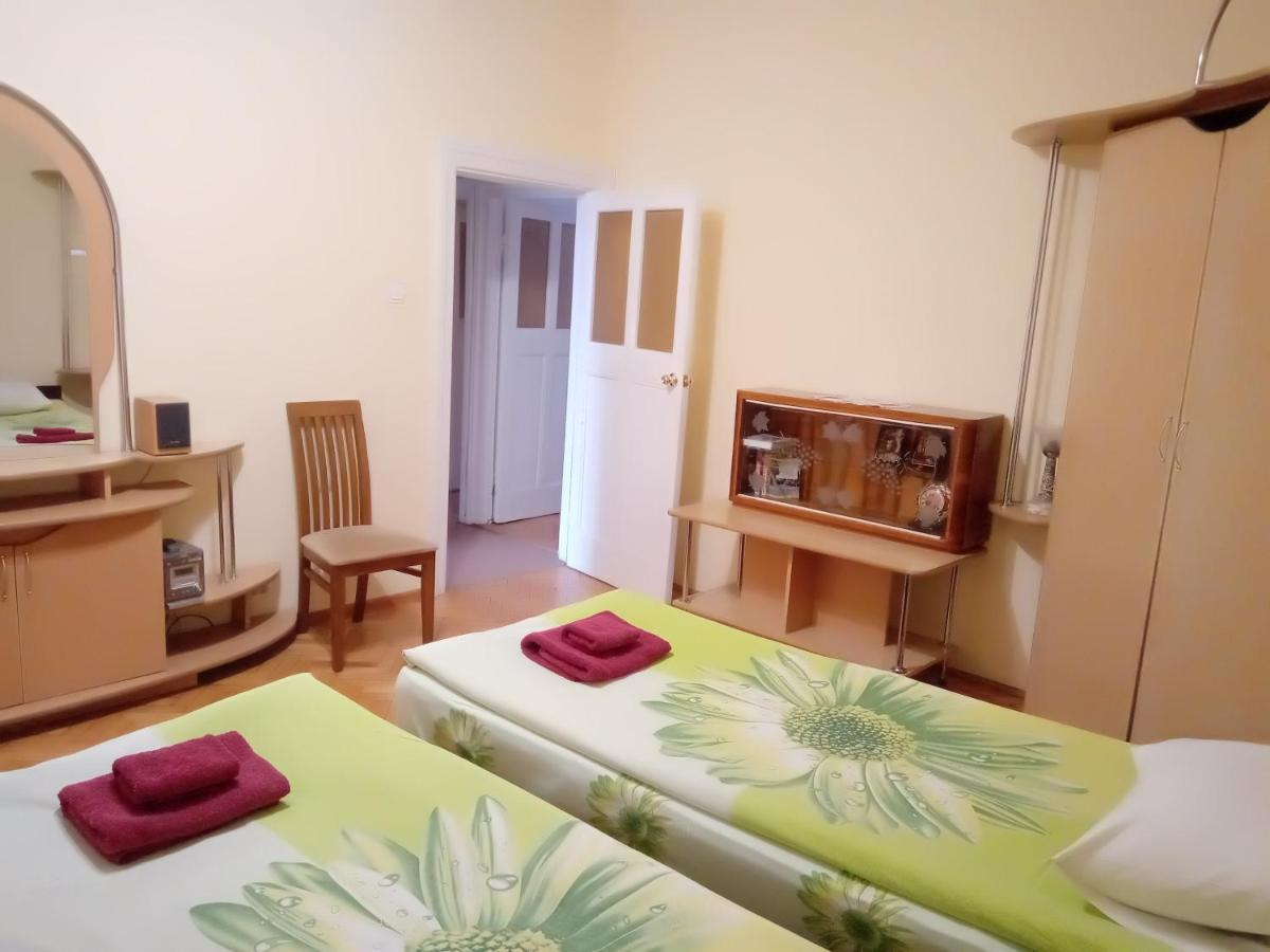 Apartment On Svobody Avenue Λβιβ Εξωτερικό φωτογραφία