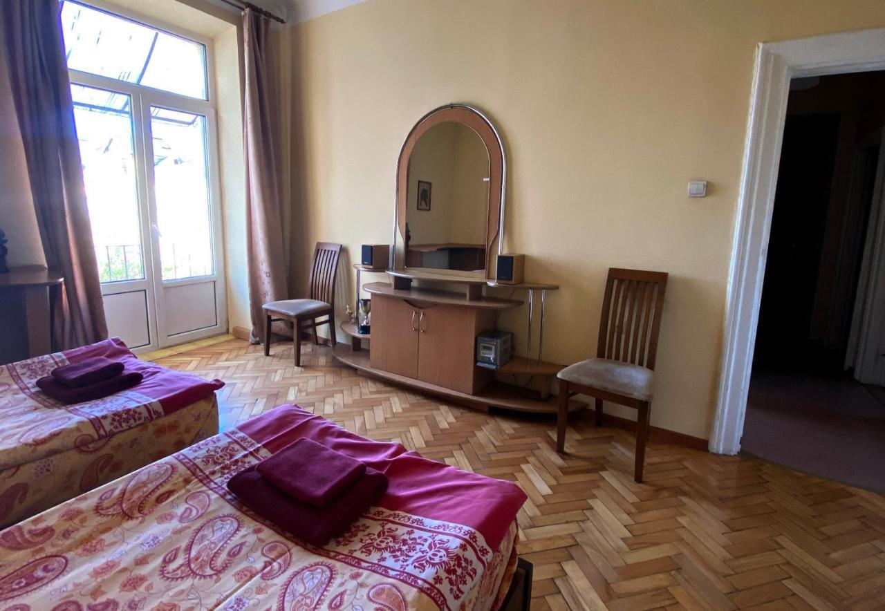 Apartment On Svobody Avenue Λβιβ Εξωτερικό φωτογραφία